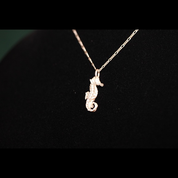 Sterling Silver seahorse necklace (SN0004) - Picture 9 of 10